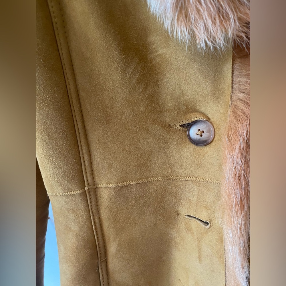 Women's Sheepskin Coat - Picture 4 of 14